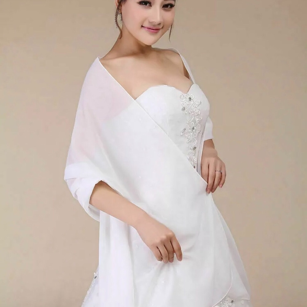 New beautiful silky wrap shawl in white or silver - Picture 5 of 7